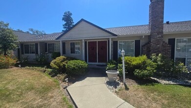 Building Photo - Unique Opportunity for a Freshly Updated H...