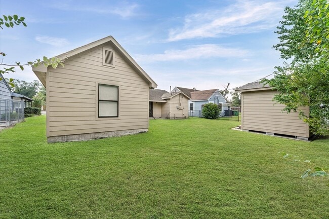 Building Photo - 5107 Gren St
