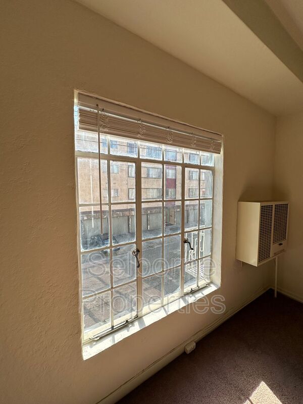 Building Photo - 2501 Ivy Dr