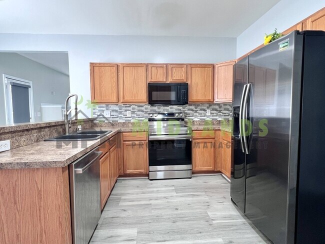 Building Photo - 523 Whitewater Dr