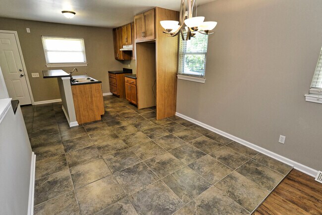 Building Photo - 2635 Netherton Dr