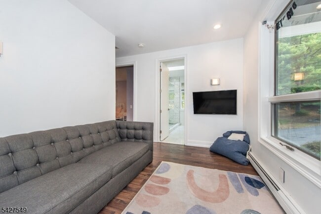 Building Photo - 4 Springwood Terrace