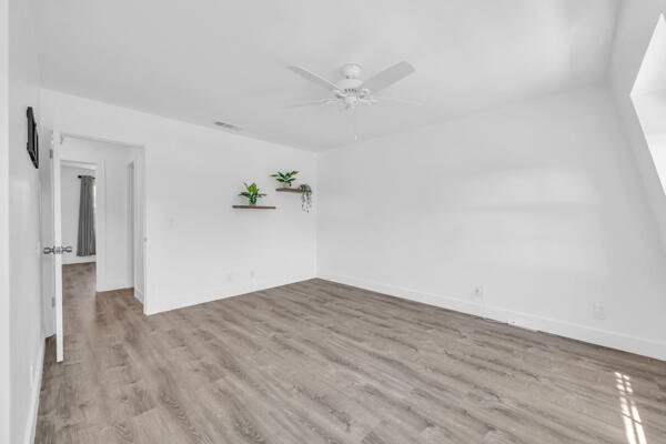 Building Photo - 415 N Cypress Dr