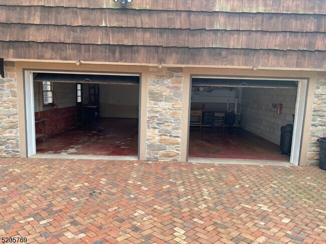 Building Photo - 24 Coolidge Pl
