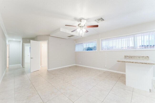 Building Photo - 831 E Palmetto Park Rd