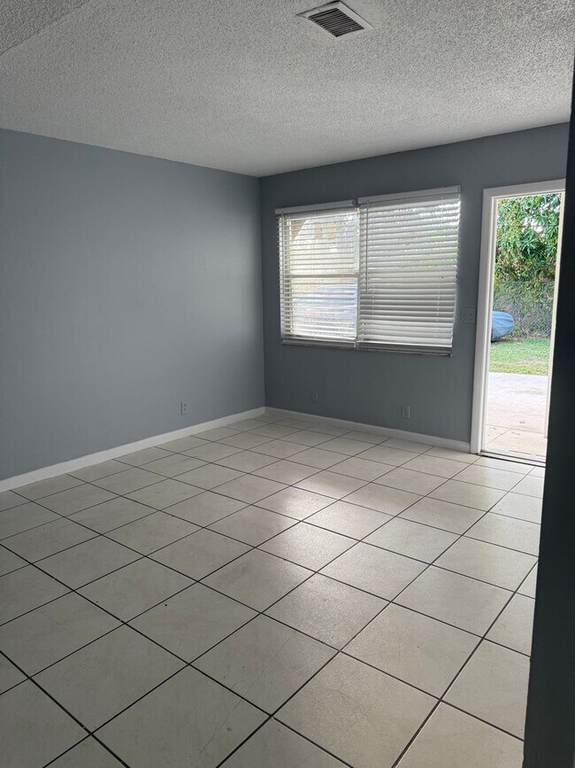 Building Photo - JEP9151176 LLC