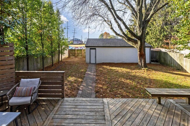 Building Photo - 439 Thurman Ave