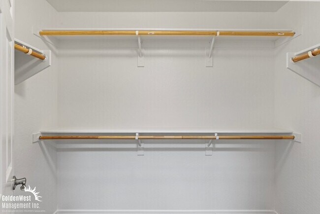 Building Photo - Stunning 4Bdm 3Ba Home with Modern Features in Waddell!