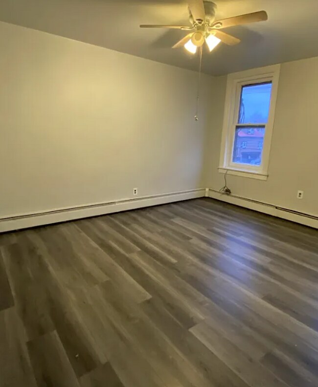 Building Photo - 339 King St