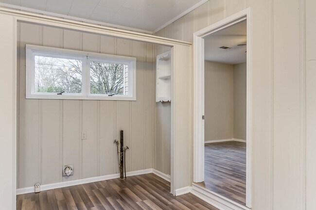 Building Photo - Three bedroom two bath