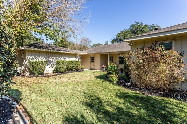 Building Photo - 2114 Walnut Bend Ln