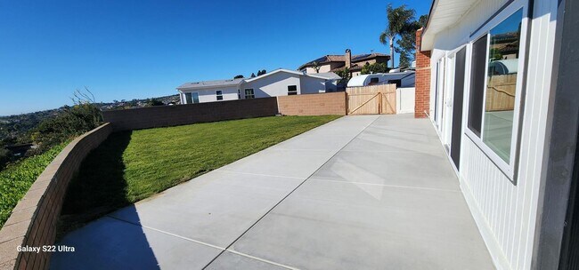 Building Photo - Freshly remodeled, 4 bedroom 2 bath house ...