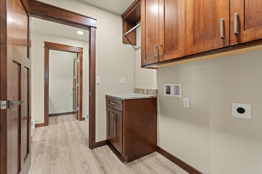 Building Photo - 5373 Pasture Ct