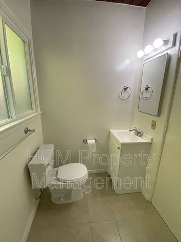 Building Photo - 103 Avenida Carmelo