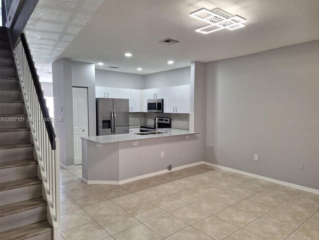 Building Photo - 5761 NW 115th Ct