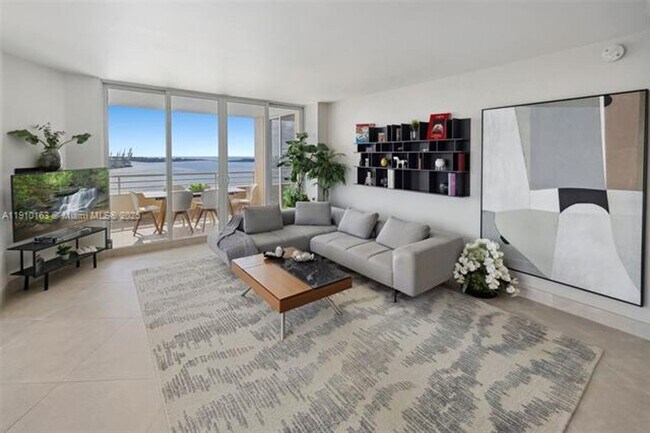 Building Photo - 808 Brickell Key Dr