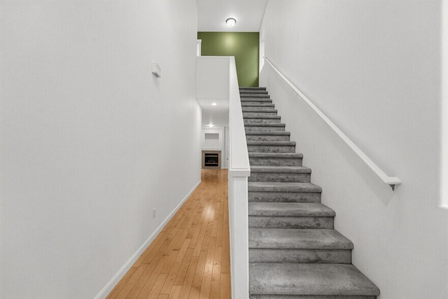 Building Photo - 432 NE 57th Ave
