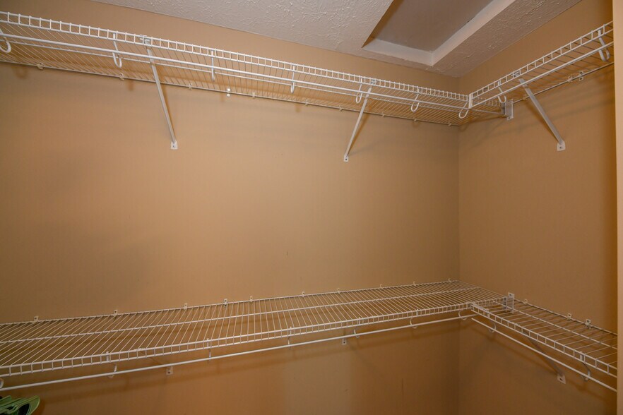 Building Photo - 5845 Crescent Ridge Dr