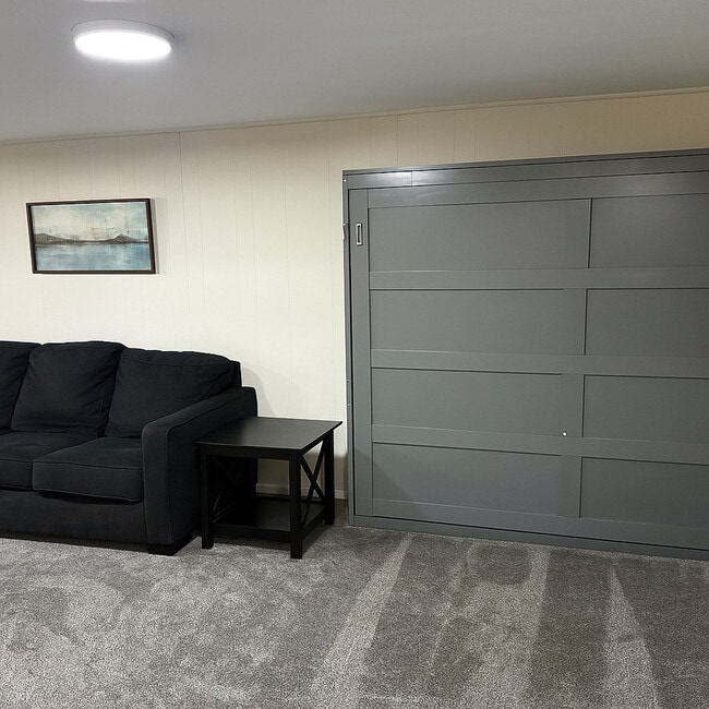 Primary Photo - 190 Country Club Dr