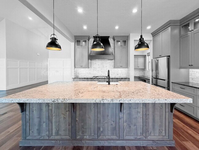 Building Photo - 8368 W Sparks Lake Dr