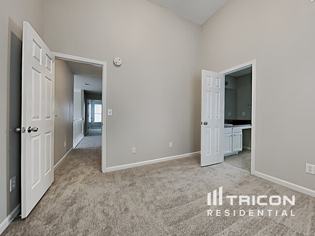 Building Photo - 724 Walton Dr