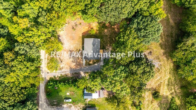 Building Photo - 3-Bedroom Home in Private Setting Minutes ...