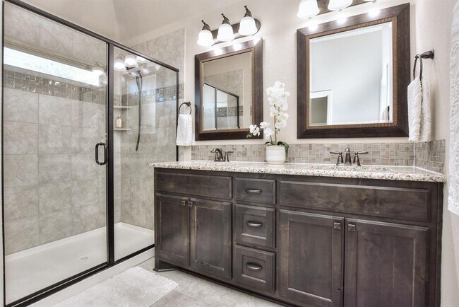 Building Photo - 109 Belford St