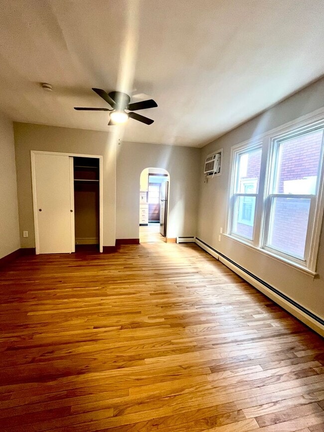 Building Photo - Spacious 4 Bedroom Home Available Now!