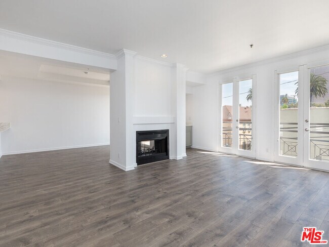 Building Photo - 230 S Hamilton Dr