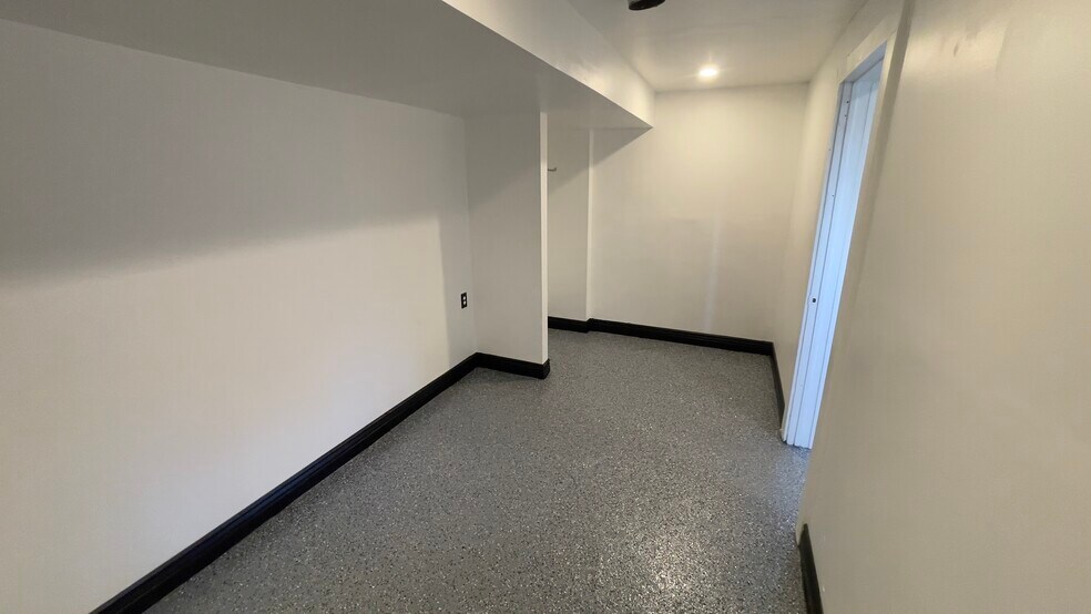 Building Photo - 308 9th St