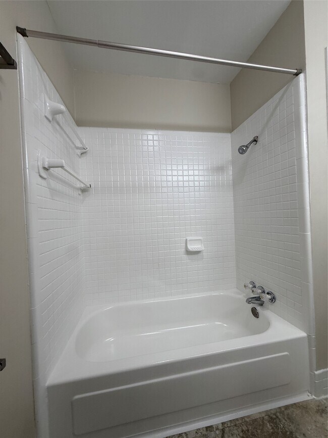 Building Photo - 2400 5th St