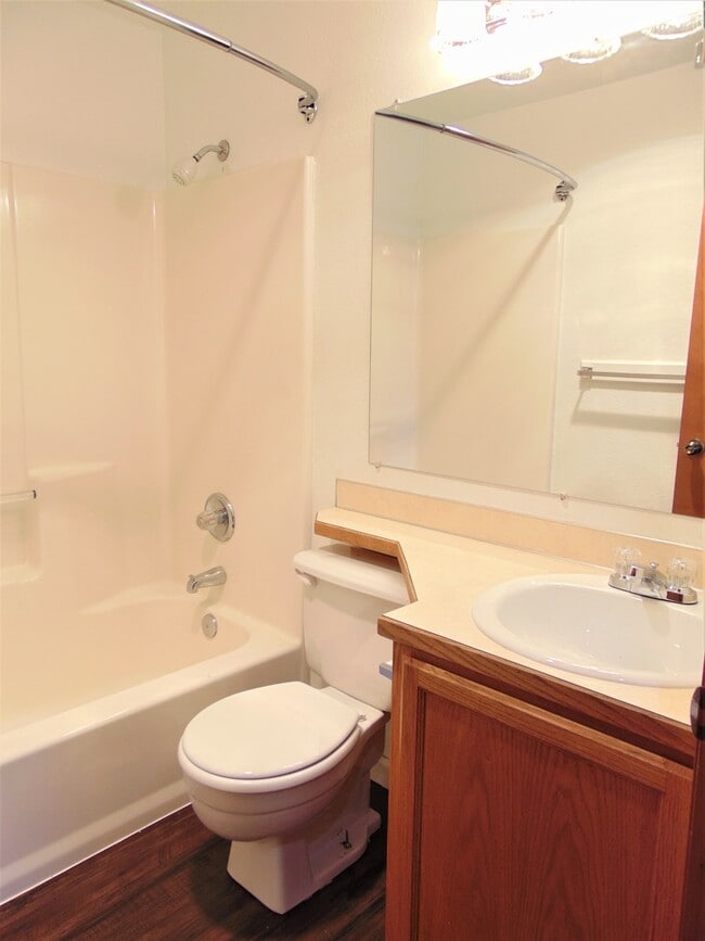 Building Photo - Well Maintained 3 Bedroom Rambler in Quiet...
