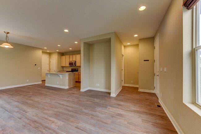 Building Photo - Beautiful 3 bed Uptown Broomfield Townhome...