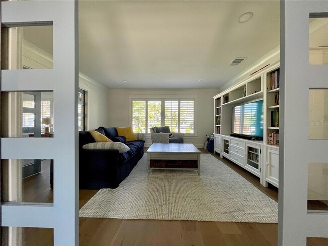Building Photo - 1833 Pandora Dr