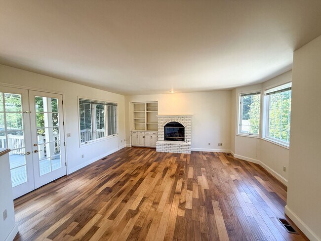 Building Photo - 4bd/3.25ba Seattle House