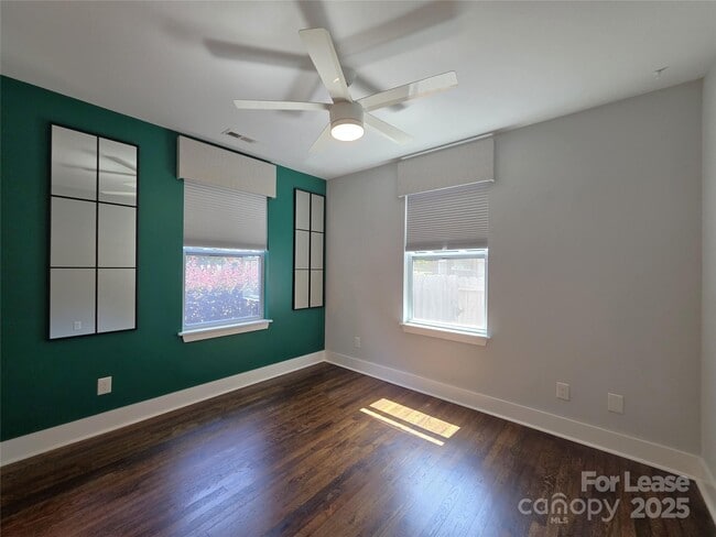 Building Photo - 3433 Draper Ave