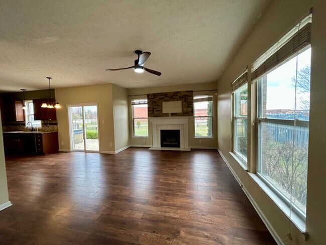 Building Photo - Beautiful 2 Story, 4 Bedroom, with a Full ...