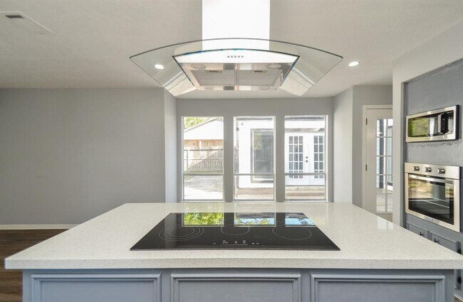 Building Photo - 48 Artesia