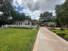 Building Photo - 4 Bed 4.5 Bath, Beautiful Home With Pool A...