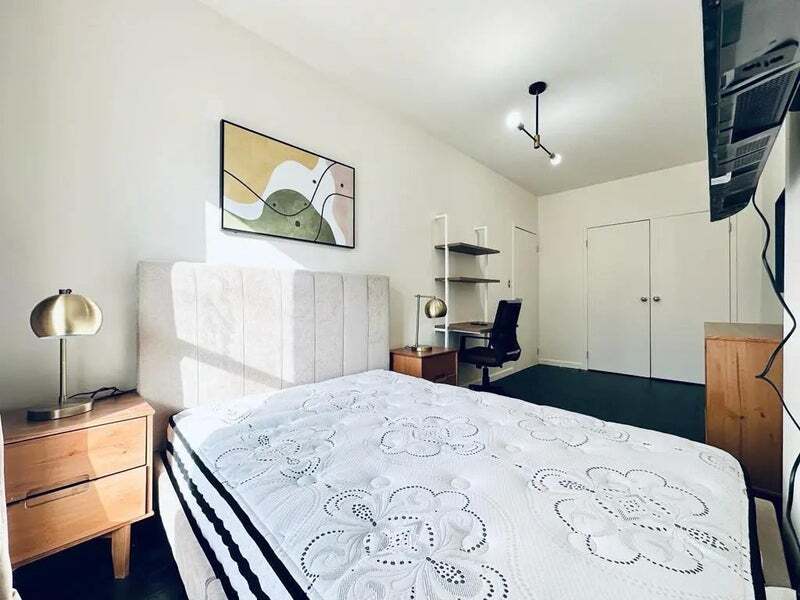 Building Photo - Furnished room/NOT APARTMENT