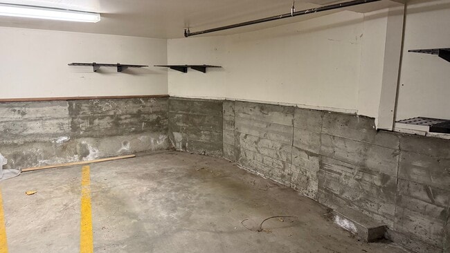 Building Photo - EPIC REA- Outstanding NOPA Location w/Garage Parking - 2 BR/1 BA Condo