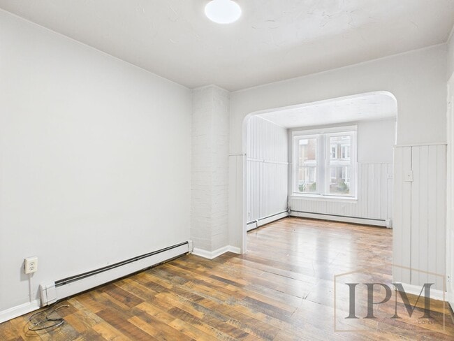 Building Photo - Available Now Cozy 1 Bedroom 1st floor Apa...