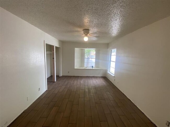Building Photo - Large 2/2 duplex with a 2 car carport
