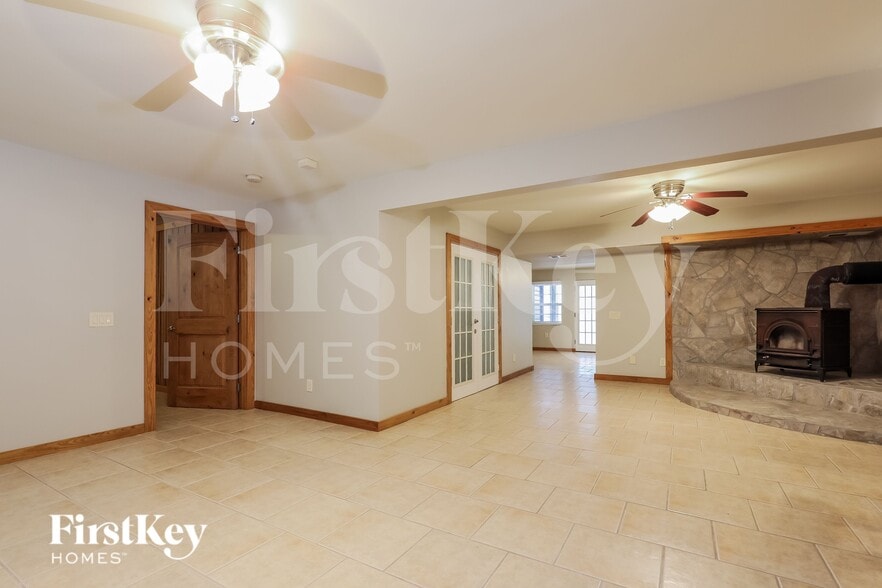 Building Photo - 3896 Chattahoochee Dr