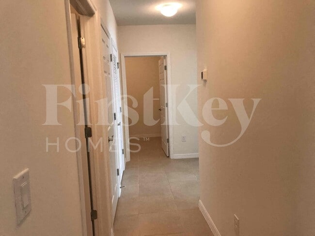 Building Photo - 1609 SW 25th Ln