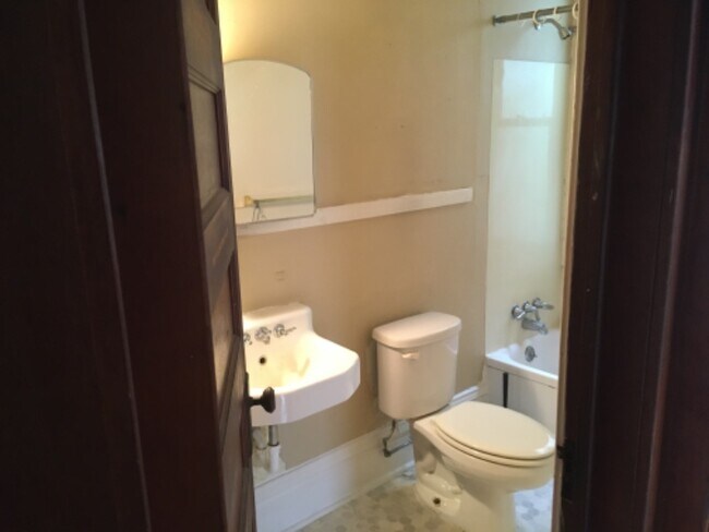 Building Photo - 3237 Grand Ave S