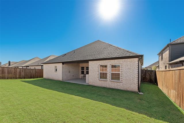 Building Photo - 335 Community Dr