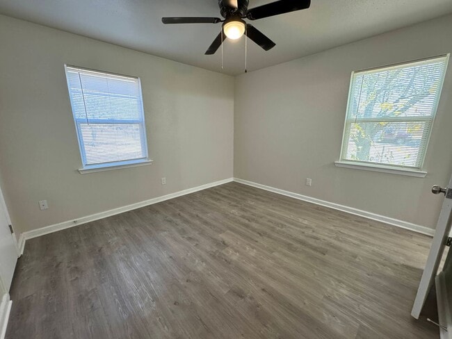 Building Photo - 1001 Ronstan Dr