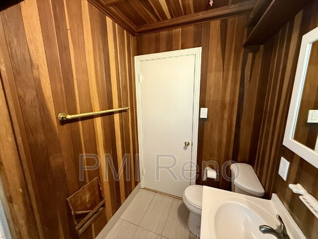 Building Photo - 790 Topaz Dr
