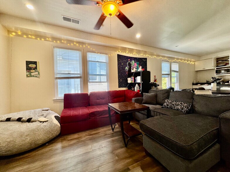 Building Photo - 2211 Haste St